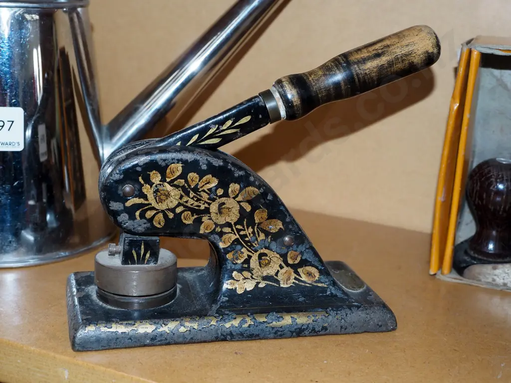 Victorian embossing stamp Image 1++