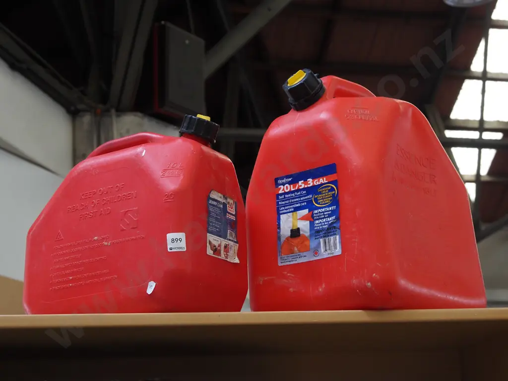 2x red plastic fuel containers Image 1++