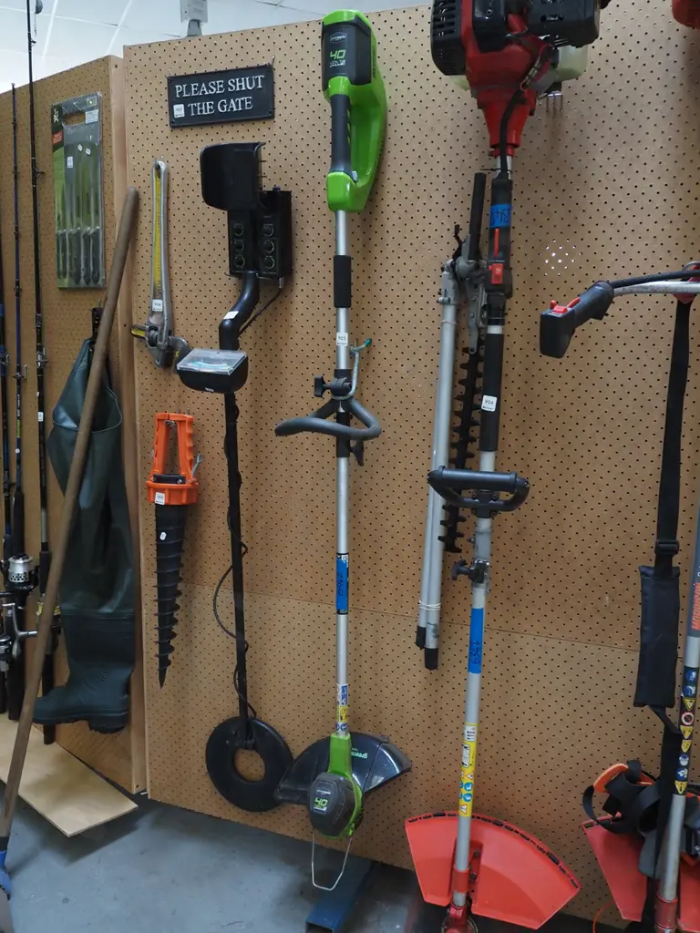 Greenworks 40v line trimmer Image 1++