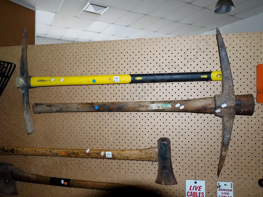 pick axes - blue dots Image 1++