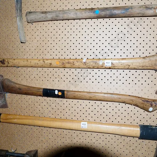 log splitter, axe - orange dots