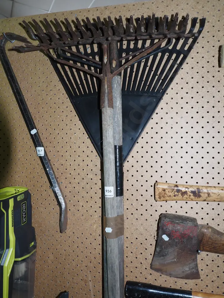 grass rake, 3 garden rakes Image 1++