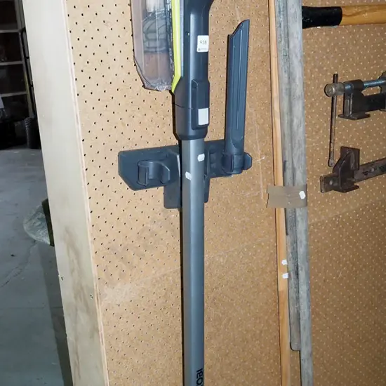 Ryobi battery powered stick vacuum - no batteries