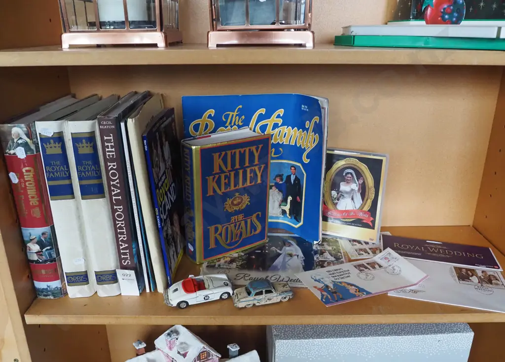 shelf; royal books, memorabilia Image 1++