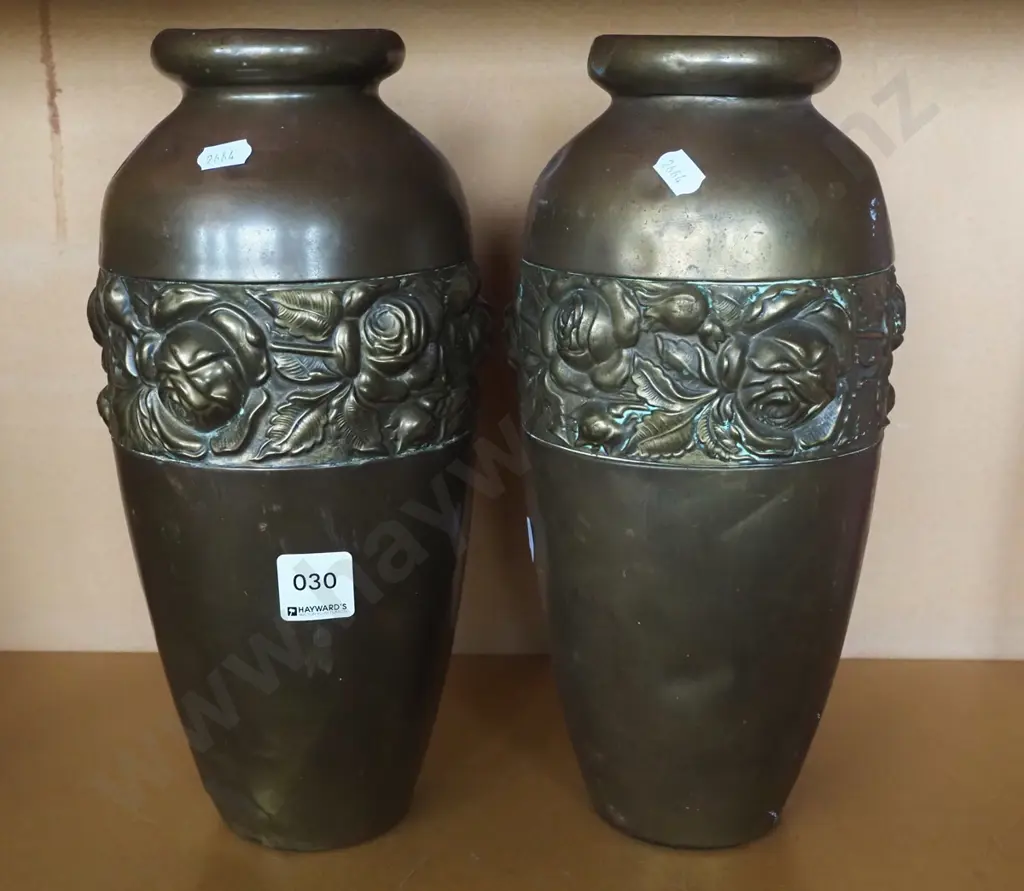 2x beaten brass vases with roses in relief H300 Image 1++