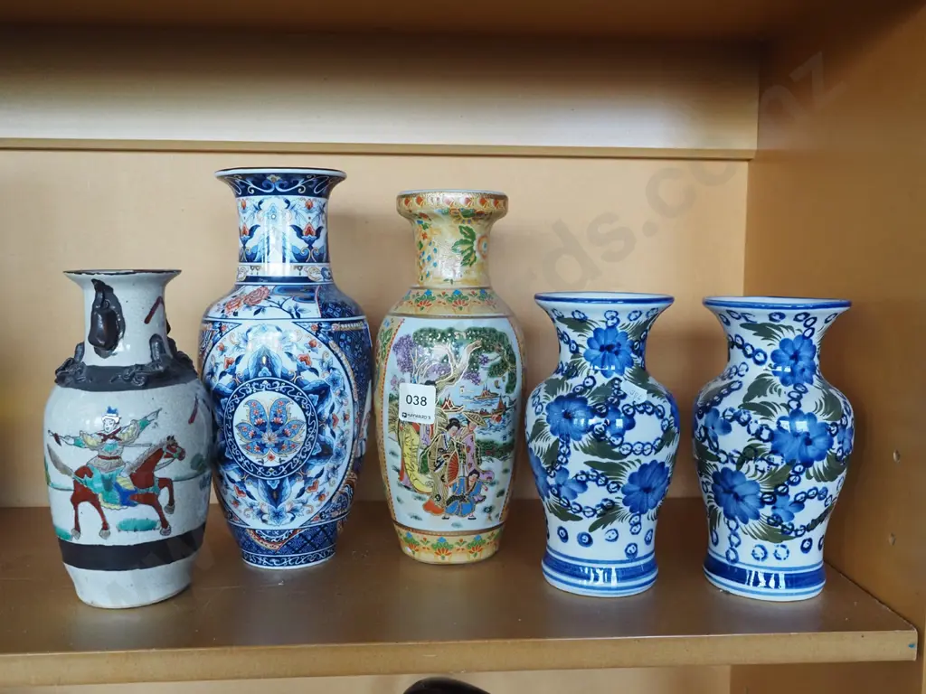 5x vases H260 Image 1++