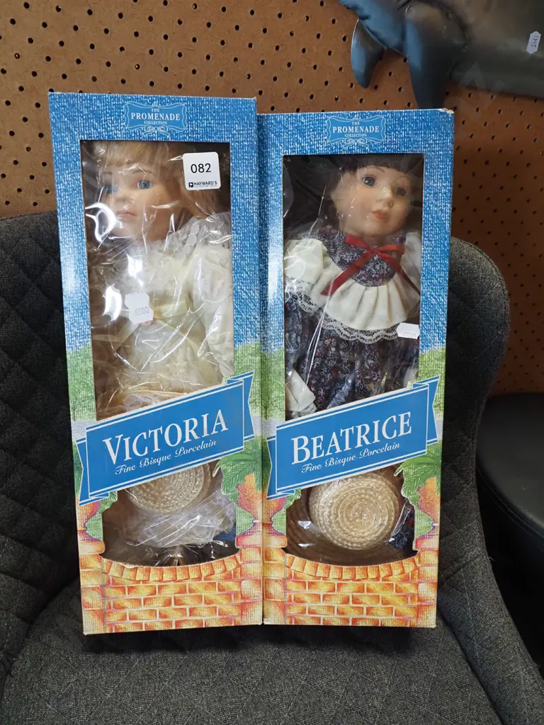 2x boxed porcelain dolls - Victoria, Beatrice Image 1++