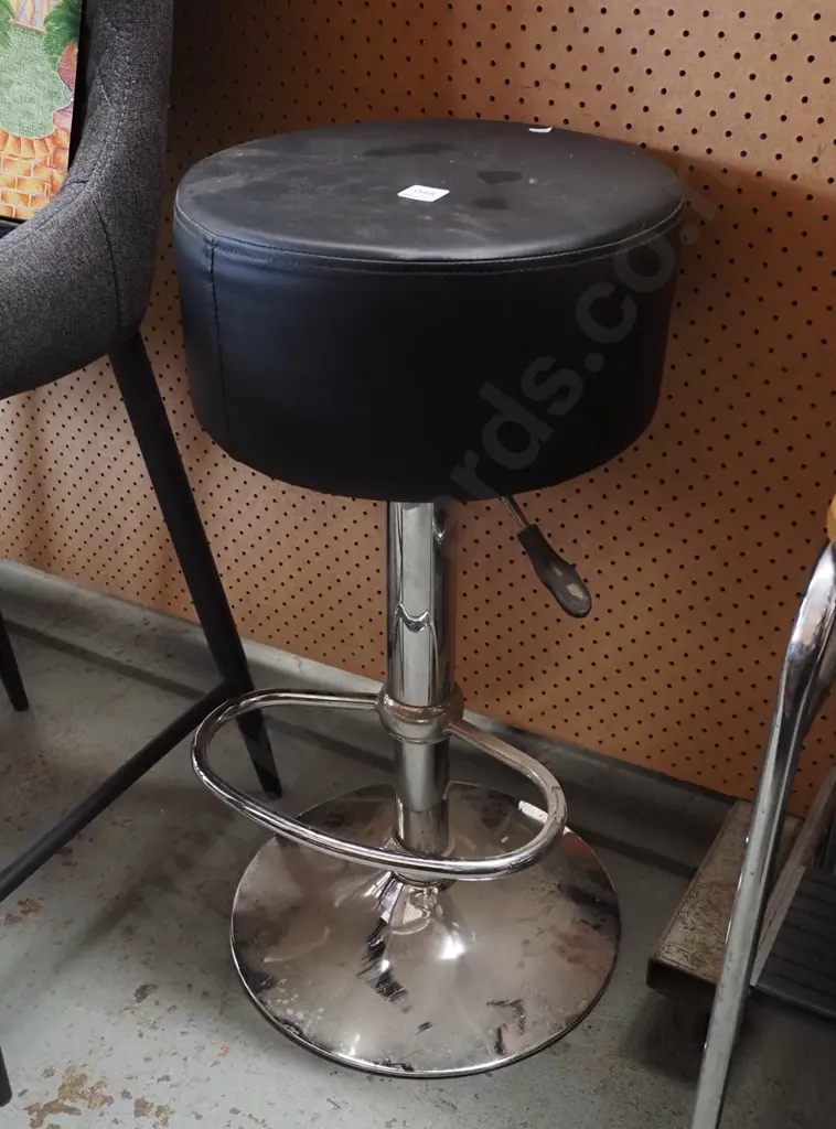 black vinyl bar stool Image 1++