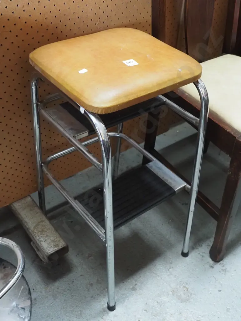 vinyl top step stool Image 1++