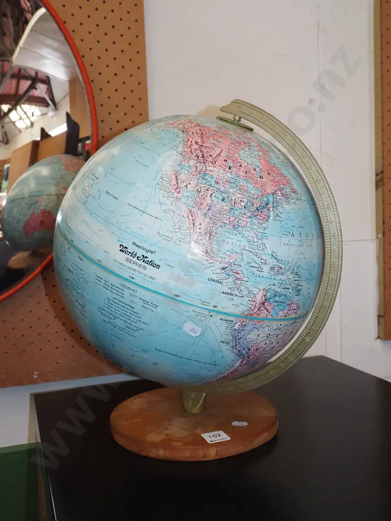 world globe H370 Image 1++