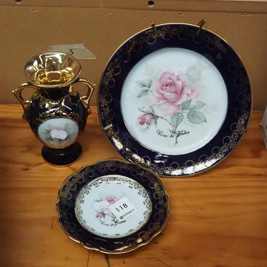 2x Limoges plates, vase H150