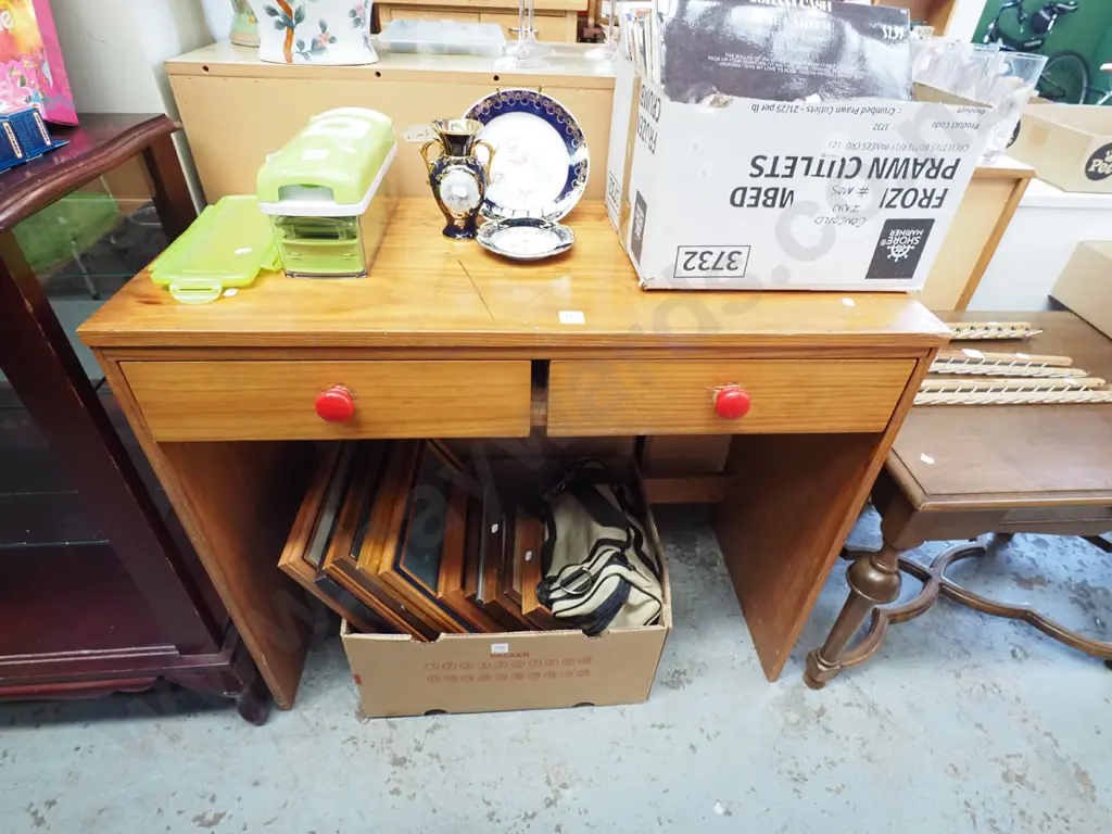 pine 2 drawer desk H750 W900 D410 - scratches to top Image 1++