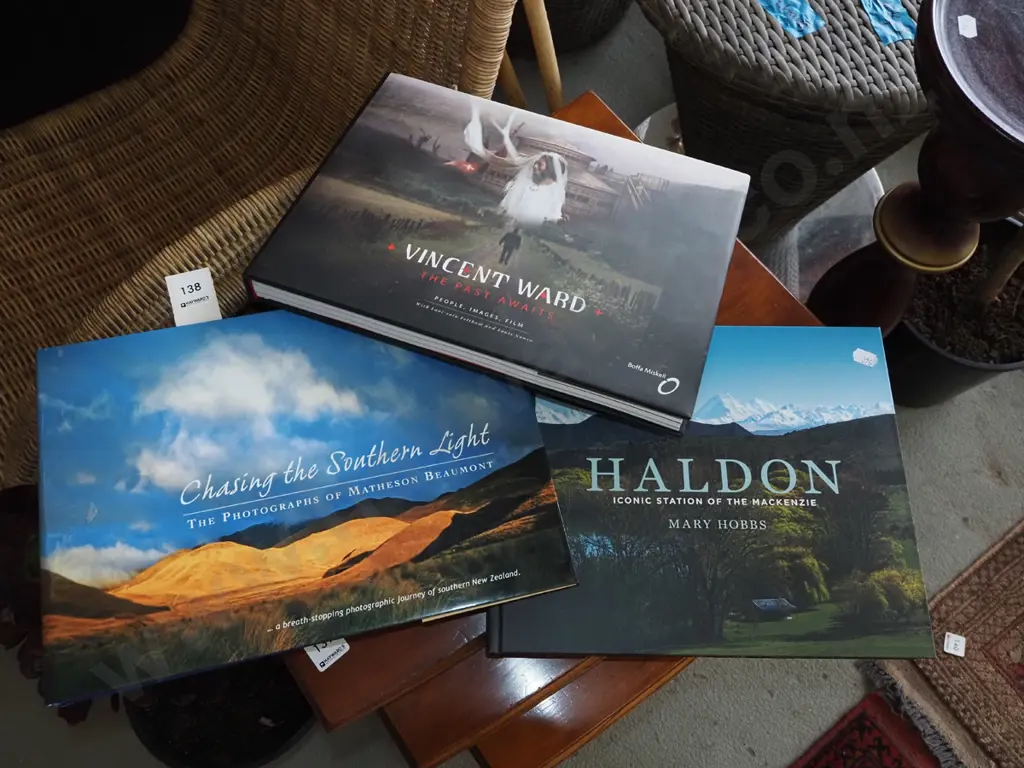 3x coffee table books Image 1++