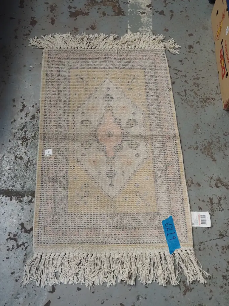 small woven faded floor mat L840 W515 Image 1++