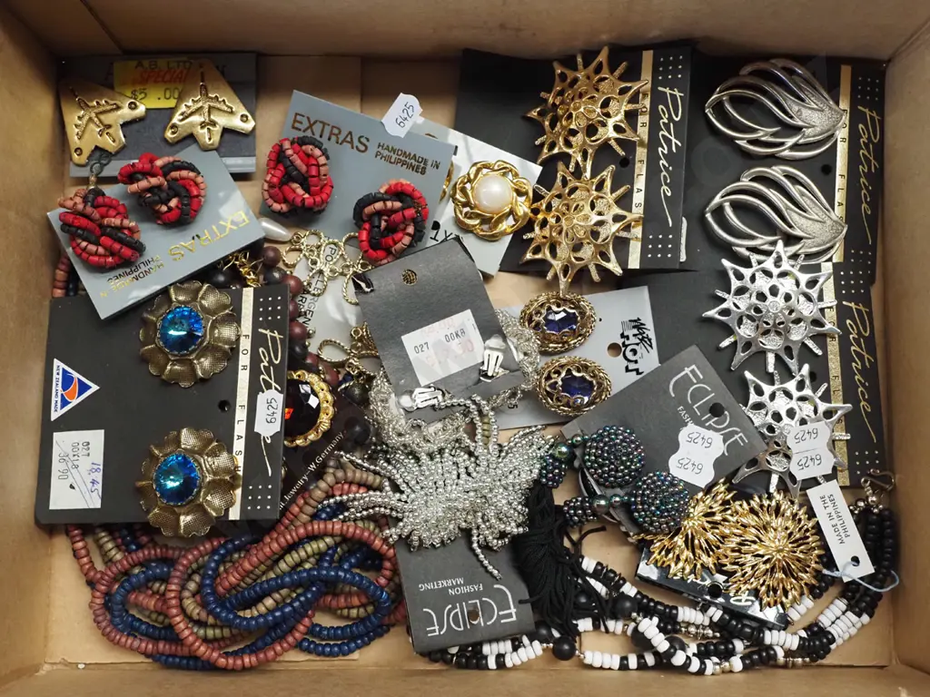 box; assorted clip on earrings Image 1++