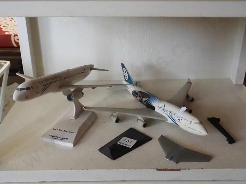 2x AirNZ model planes Image 1++