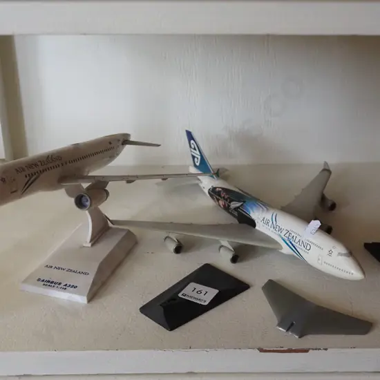 2x AirNZ model planes