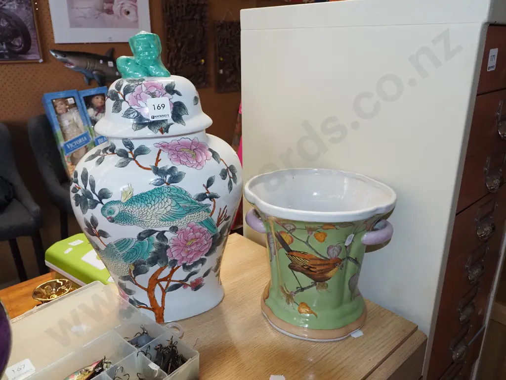 Asian lidded canister, jardiniere  Image 1++