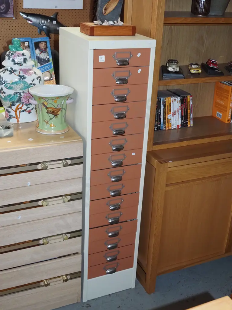 16 drawer filing cabinet H1330 W300 D400 Image 1++