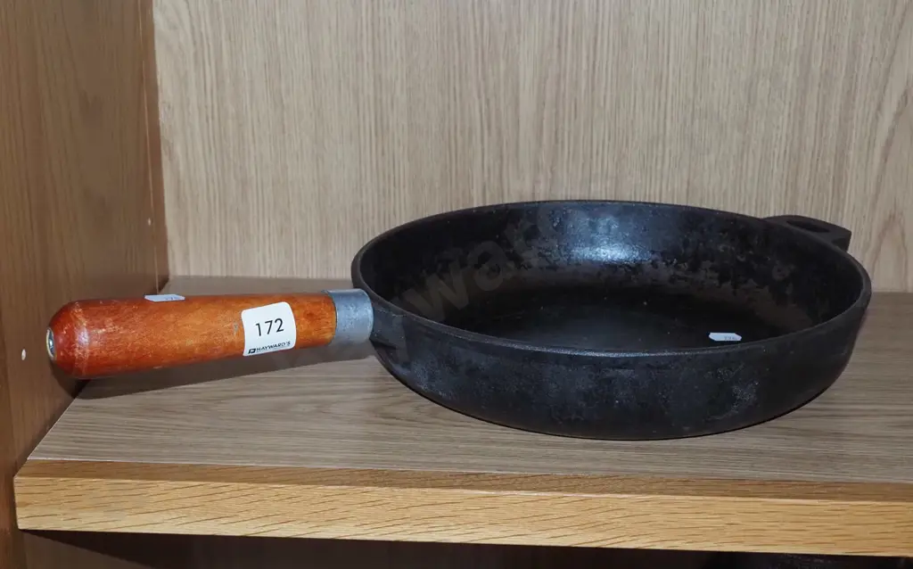 heavy cast iron frying pan Image 1++