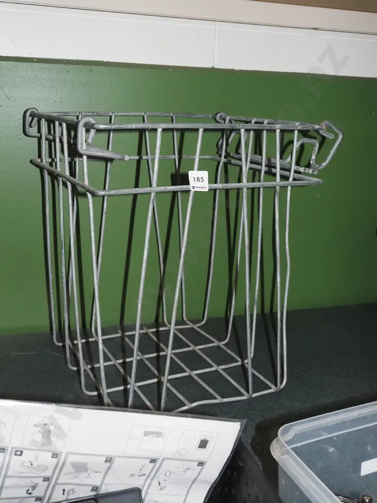 metal wire crate Image 1++