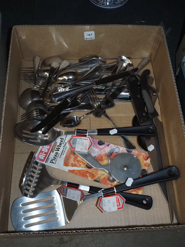 box; kitchen utensils Image 1++