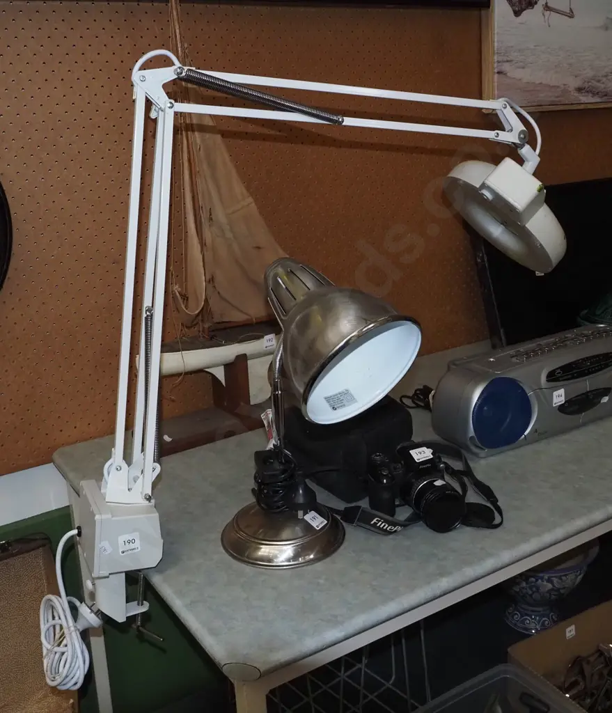 illuminated anglepoise magnifying glass Image 1++