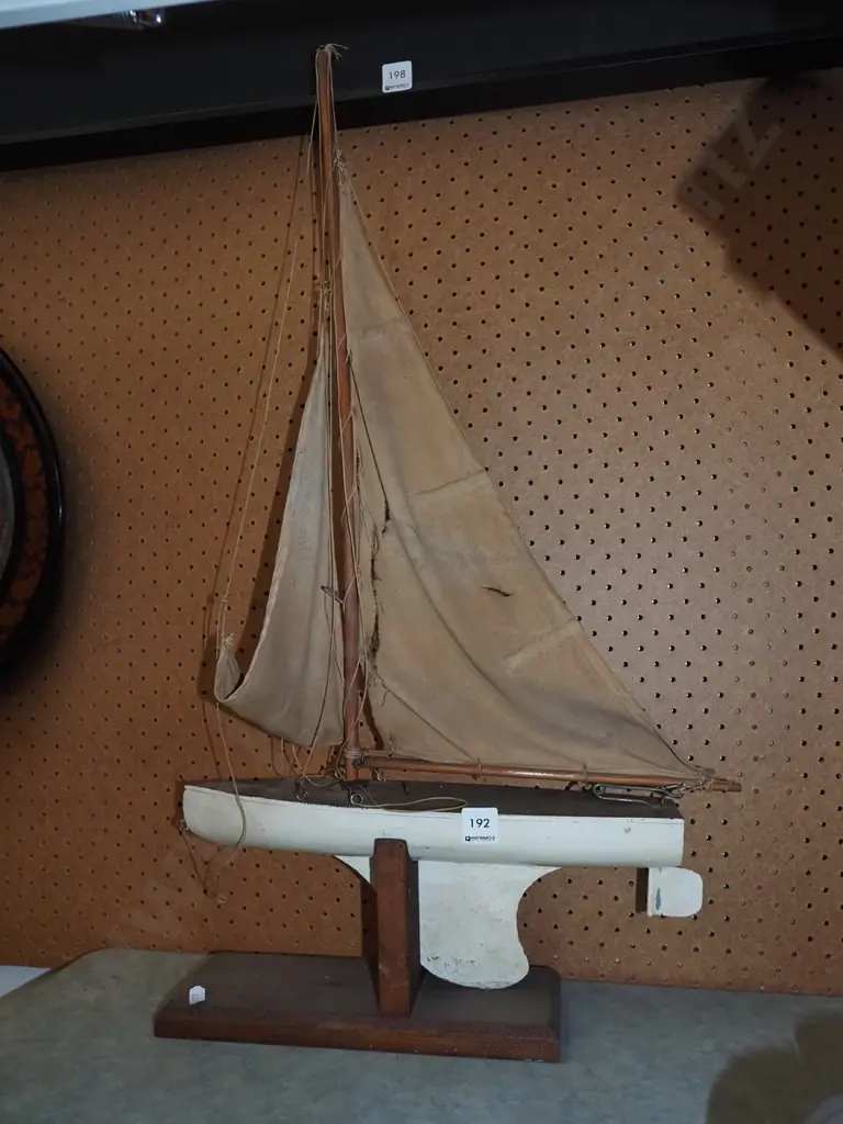 small pond yacht H740 Image 1++