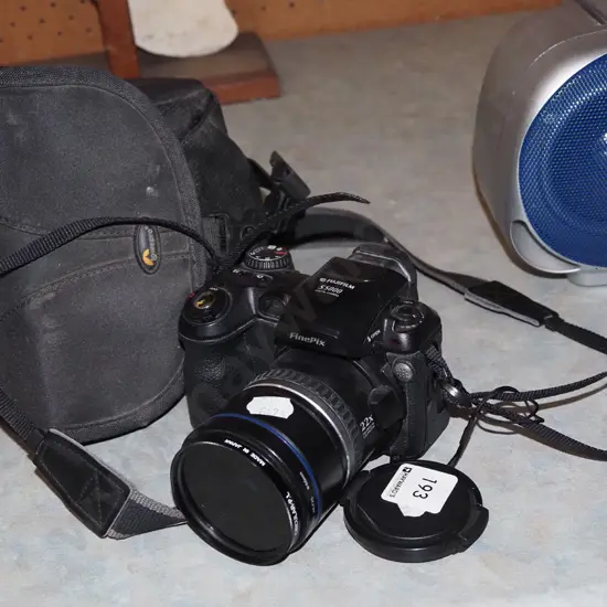 Fujifilm Finepix S5000 digital camera