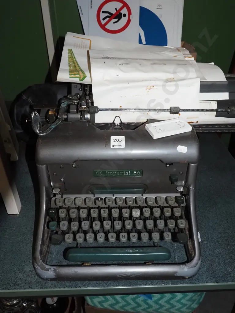 vintage Imperial typewriter Image 1++