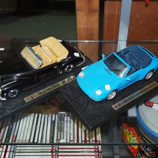 2x diecast model veicles