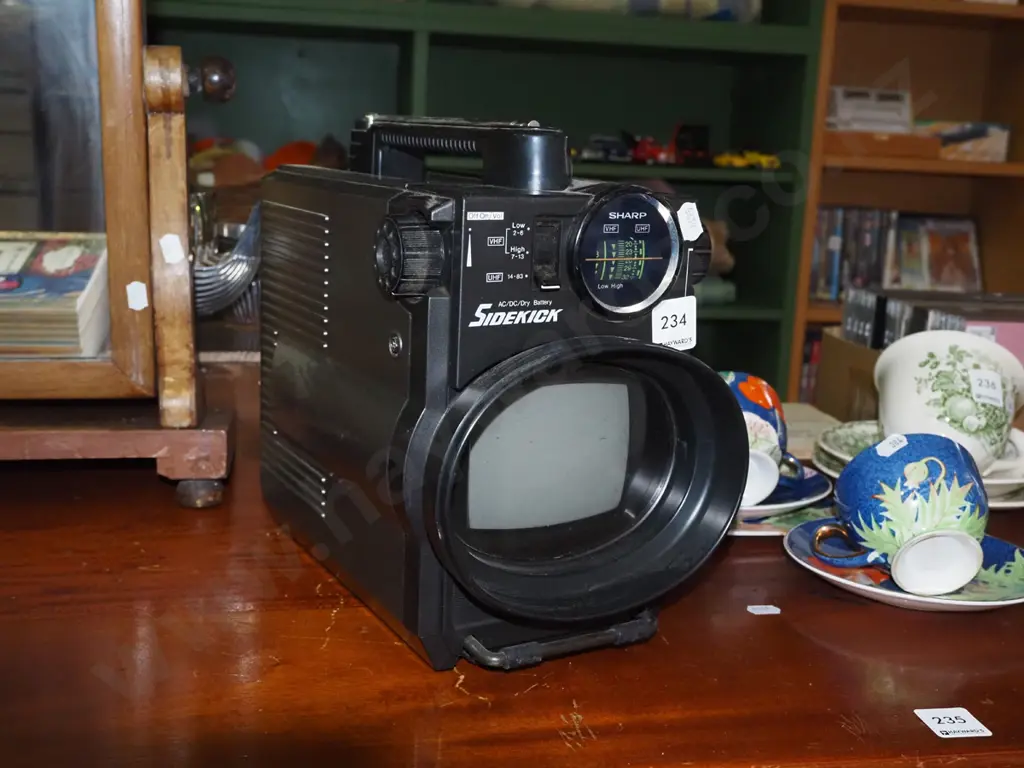 Sharp Side Kick portable TV/radio Image 1++