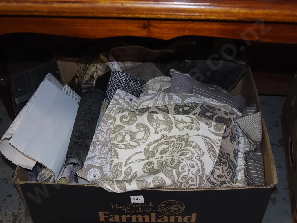 box; various fabric samples Image 1++