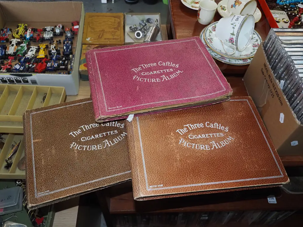 3x 3 Castles cigarette albums Image 1++