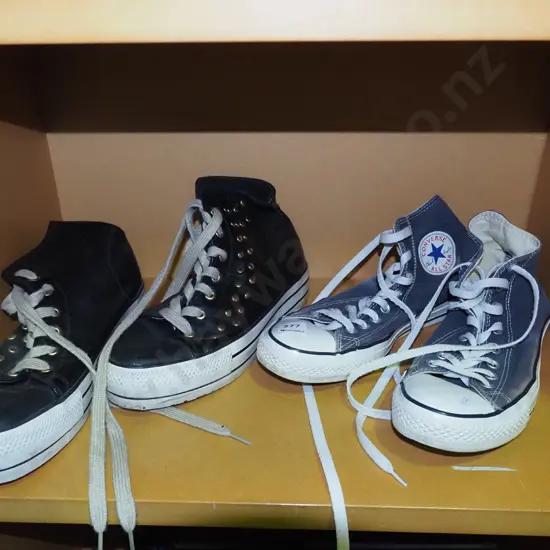 2x pairs of retro sneakers