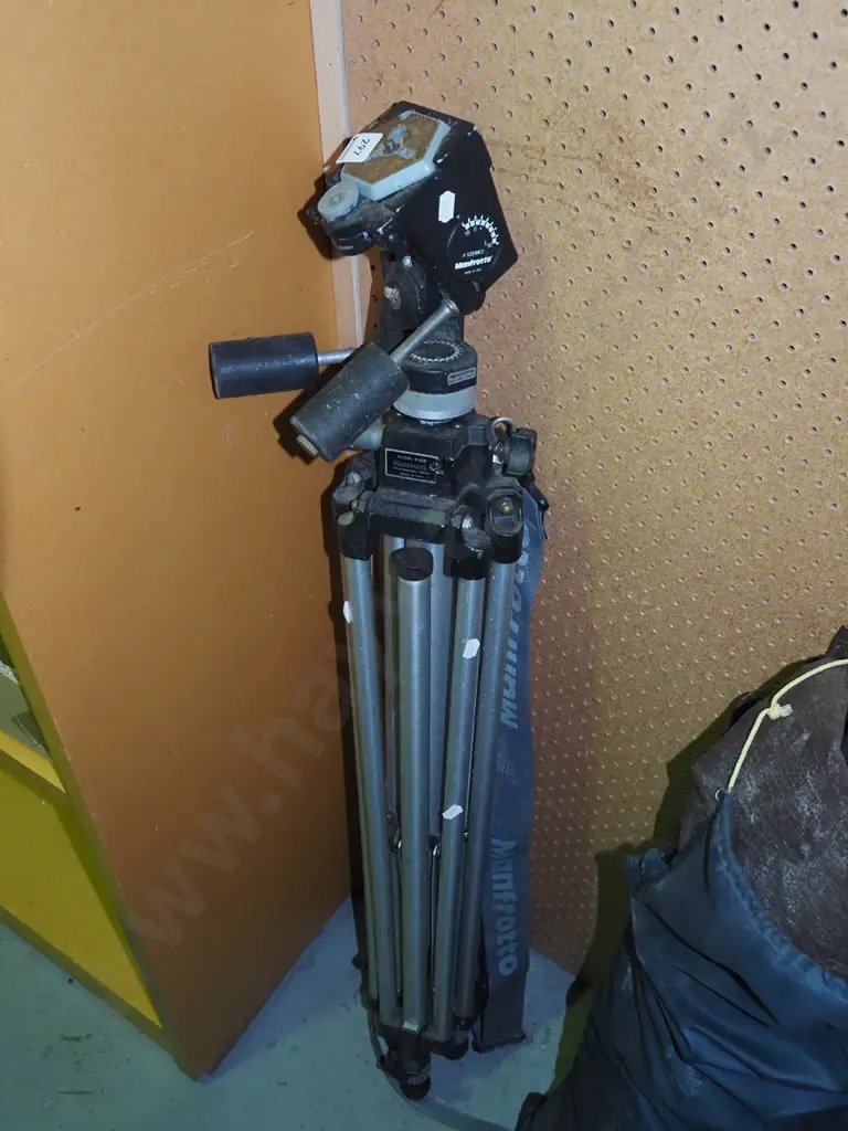 heavy duty tripod Image 1++