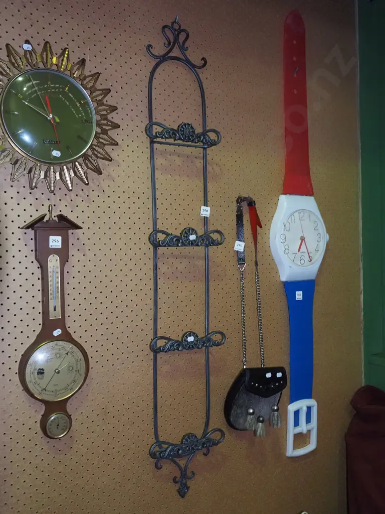 wrought metal wall mounted plate stand Image 1++