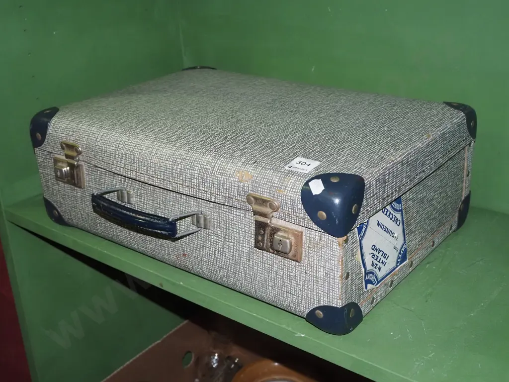 vintage suitcase Image 1++