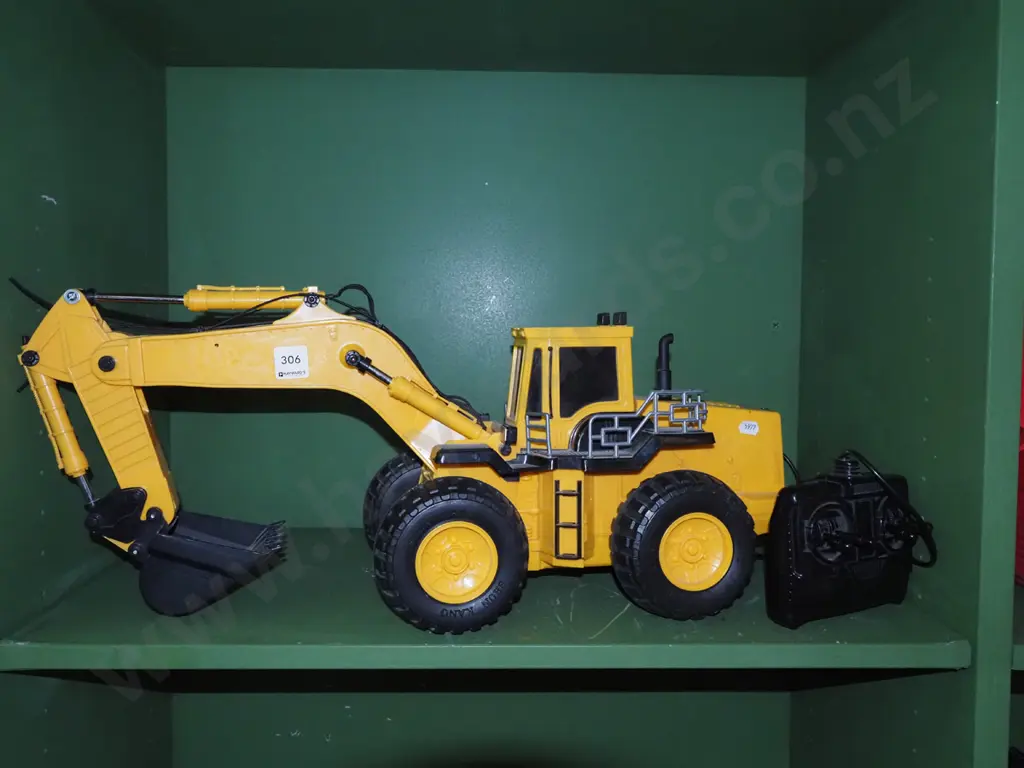 toy plastic digger Image 1++