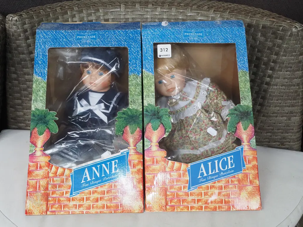 2x boxed porcelain dolls Image 1++