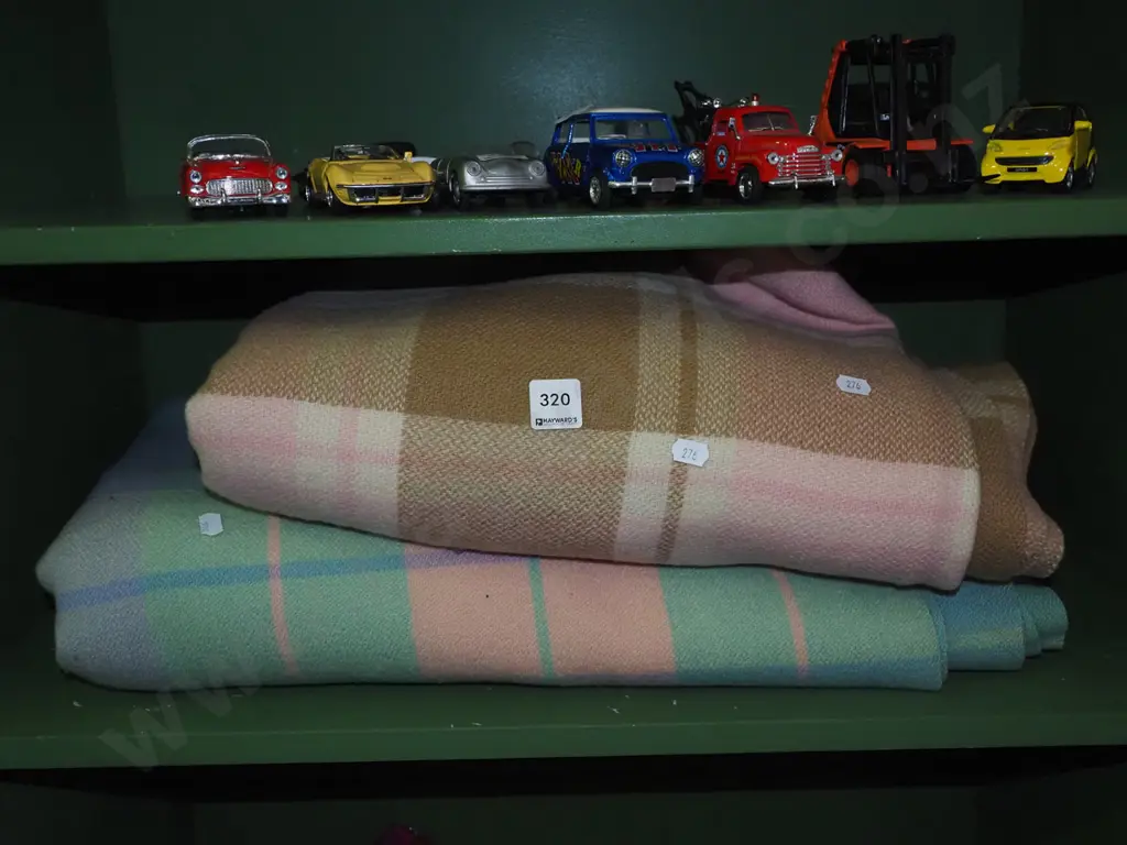 2x woollen blankets Image 1++