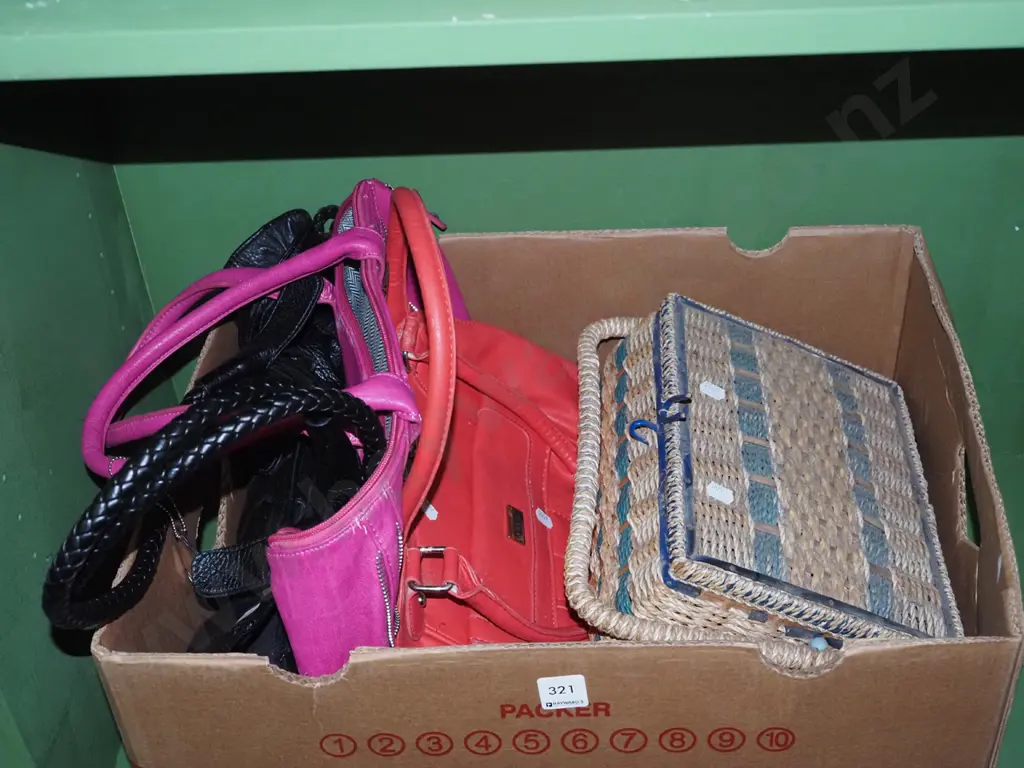 box; hand bags, sewing box Image 1++