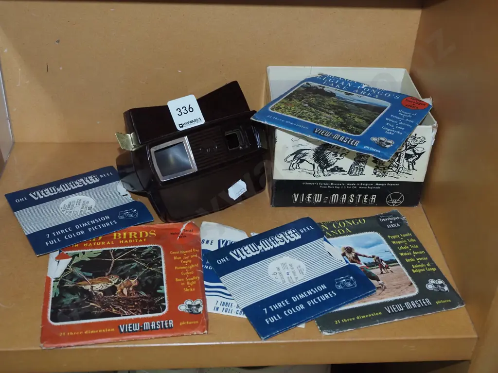 vintage Viewmaster and cartridges - some damage but still working Image 1++