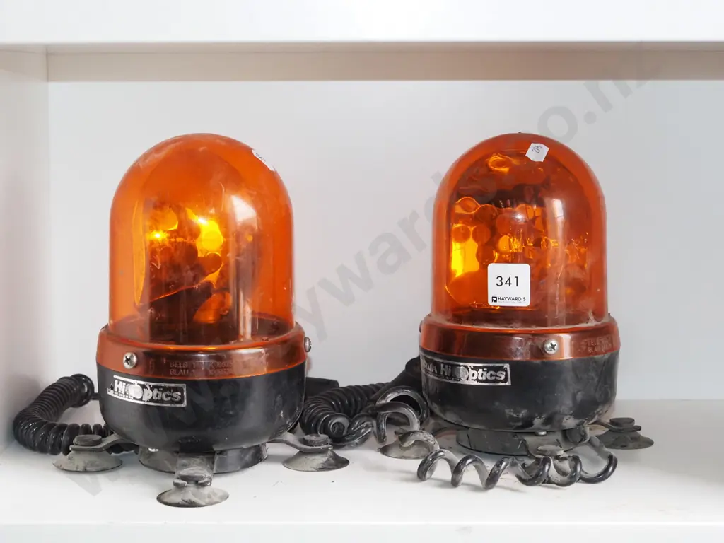 2x orange flashing vehicle hazard lights Image 1++
