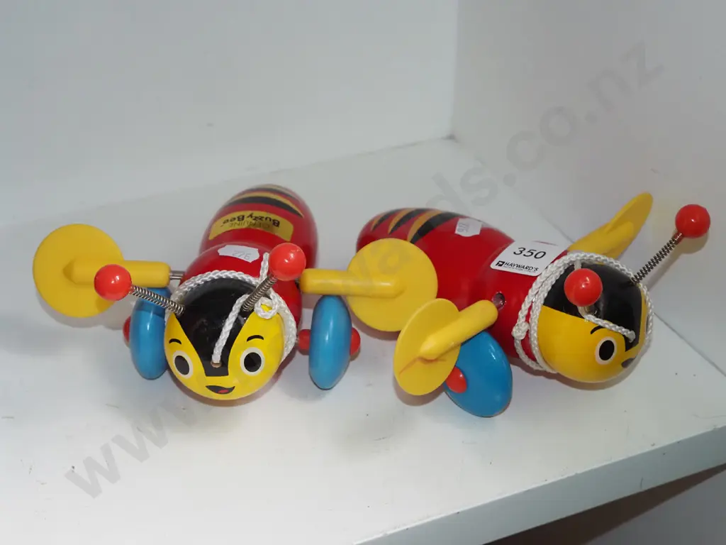 2x wooden Buzzy Bees Image 1++