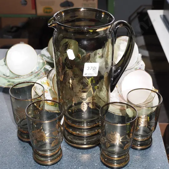 smoked glass and gold water jug, 4x tumblers