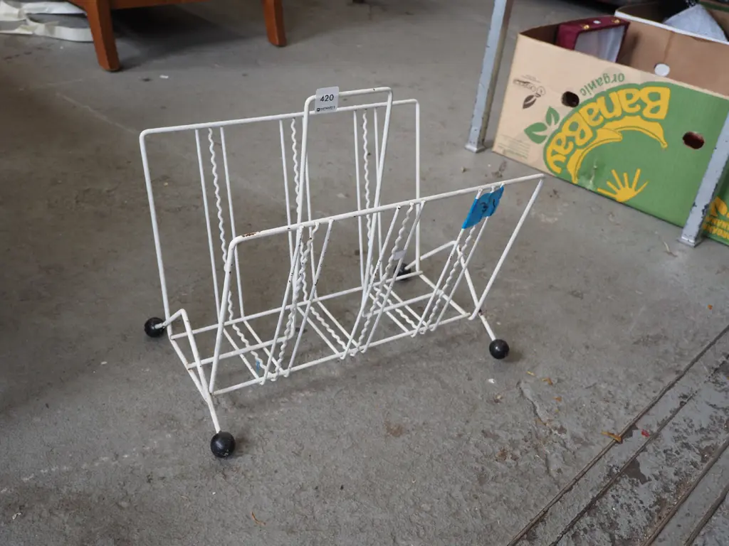 retro metal magazine rack Image 1++