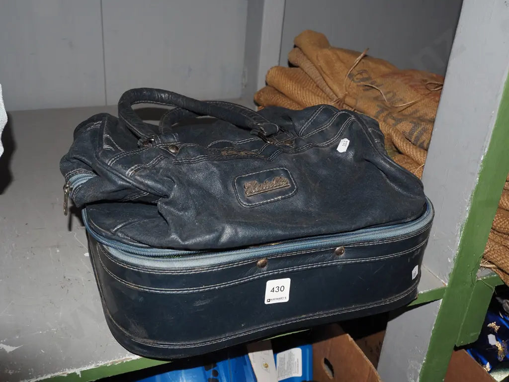 cased Henselite lawn bowls Image 1++