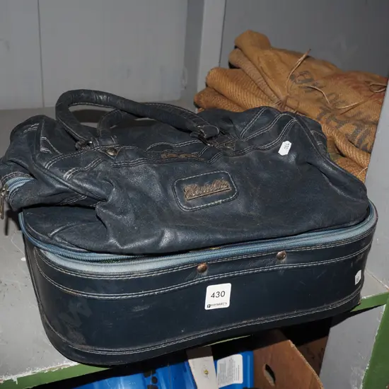 cased Henselite lawn bowls