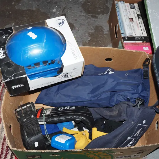 box; boxing gloves, camping mattress, safety helemt